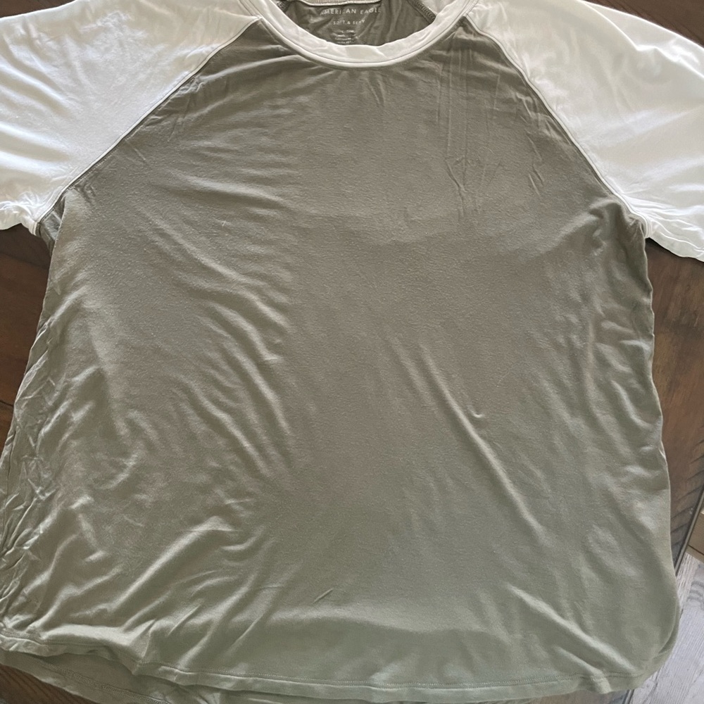 American Eagle Outfitters T-Shirt - Picture 3 of 3